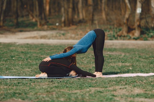 Základová fotografie zdarma na téma anonymní, ásana, balasana