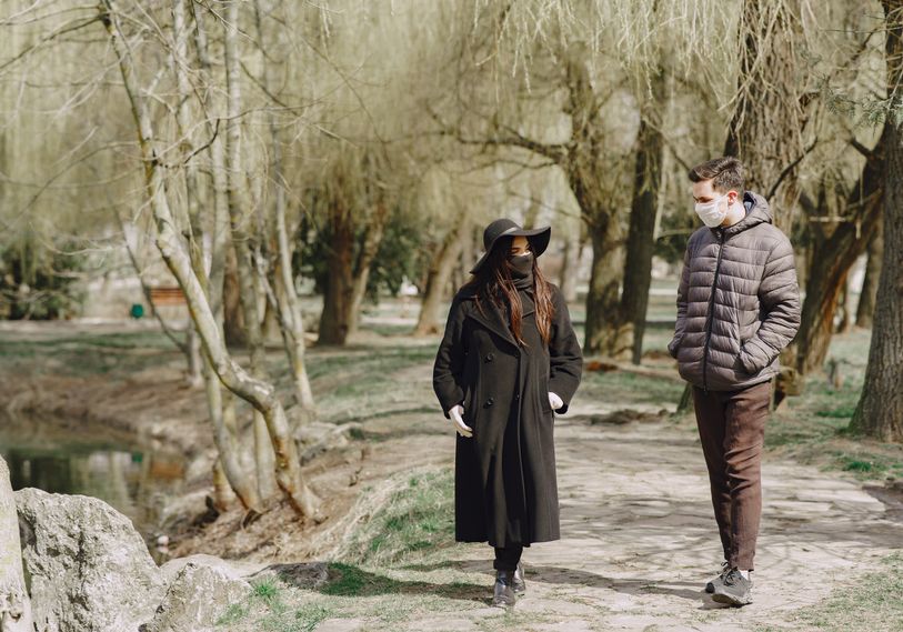 Online dating: starting a conversation on a niche platform