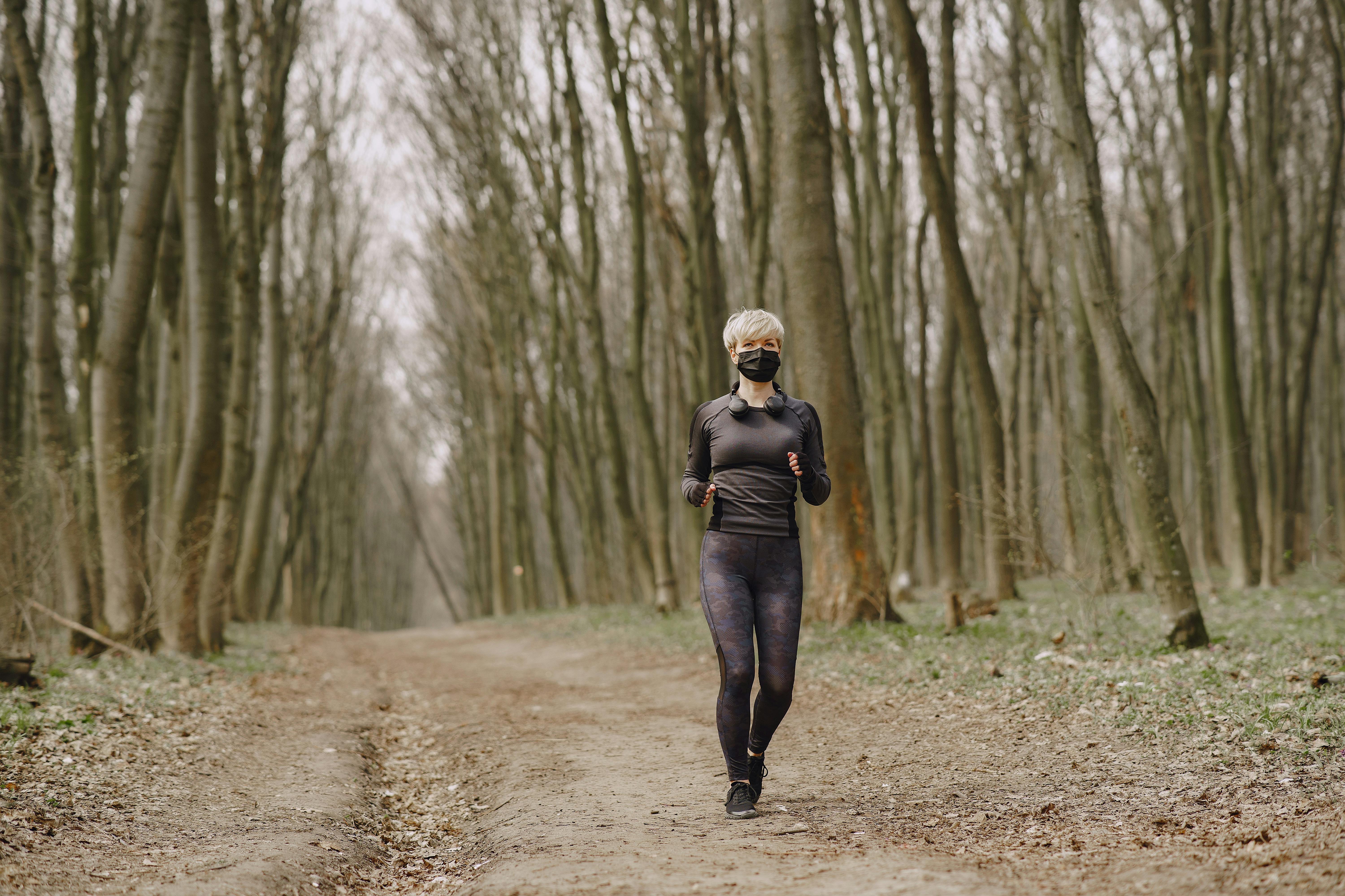 Le « sport à la maison » enraye un marché du fitness déjà frappé par le Covid-19 - Le Monde