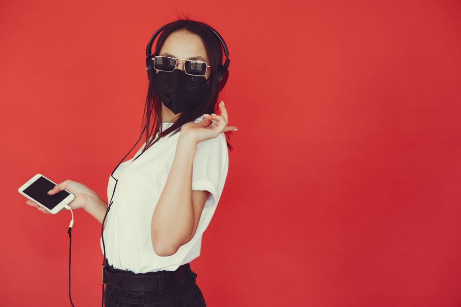 Dynamic Gadget Silhouette Mask