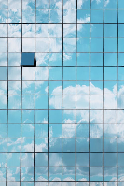 Darmowe zdjęcie z galerii z budynek, chmury, drapacz chmur