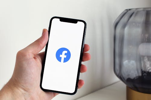 Kostenloses Stock Foto zu app, facebook, festhalten