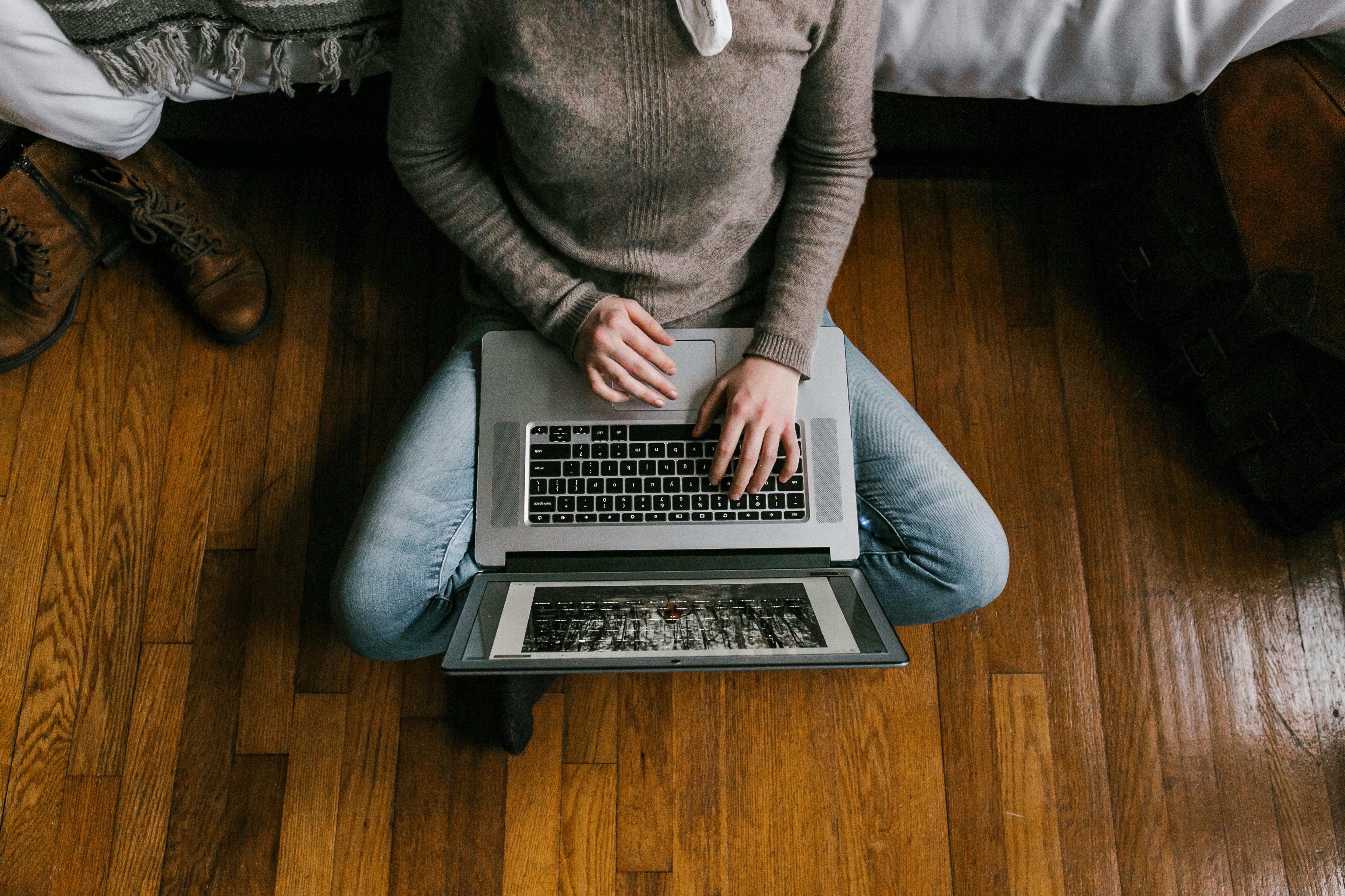 A person using a laptop. | Photo: Pexels