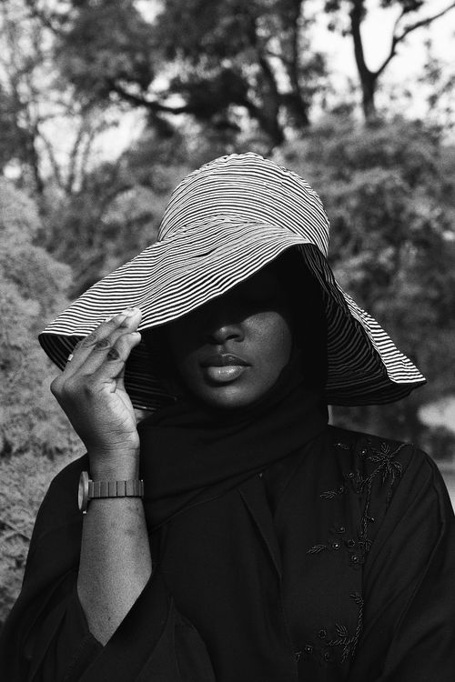 Stylish black woman in hat · Free Stock Photo