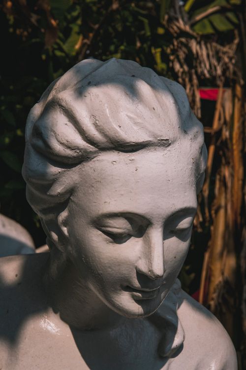 Free Close-up of an elegant white statue in Ho Chi Minh City, capturing detailed shadows. Stock Photo