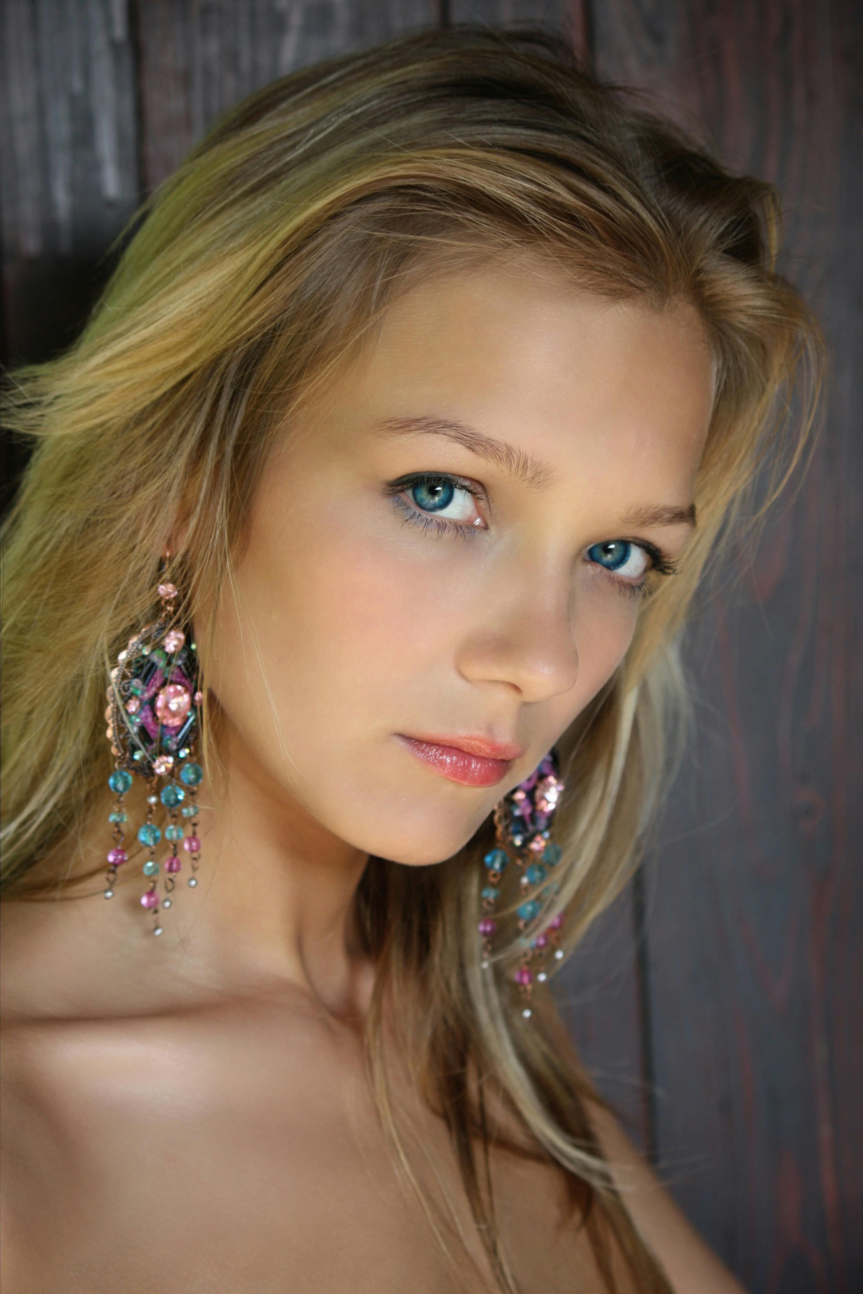 Bella Blond naked 195