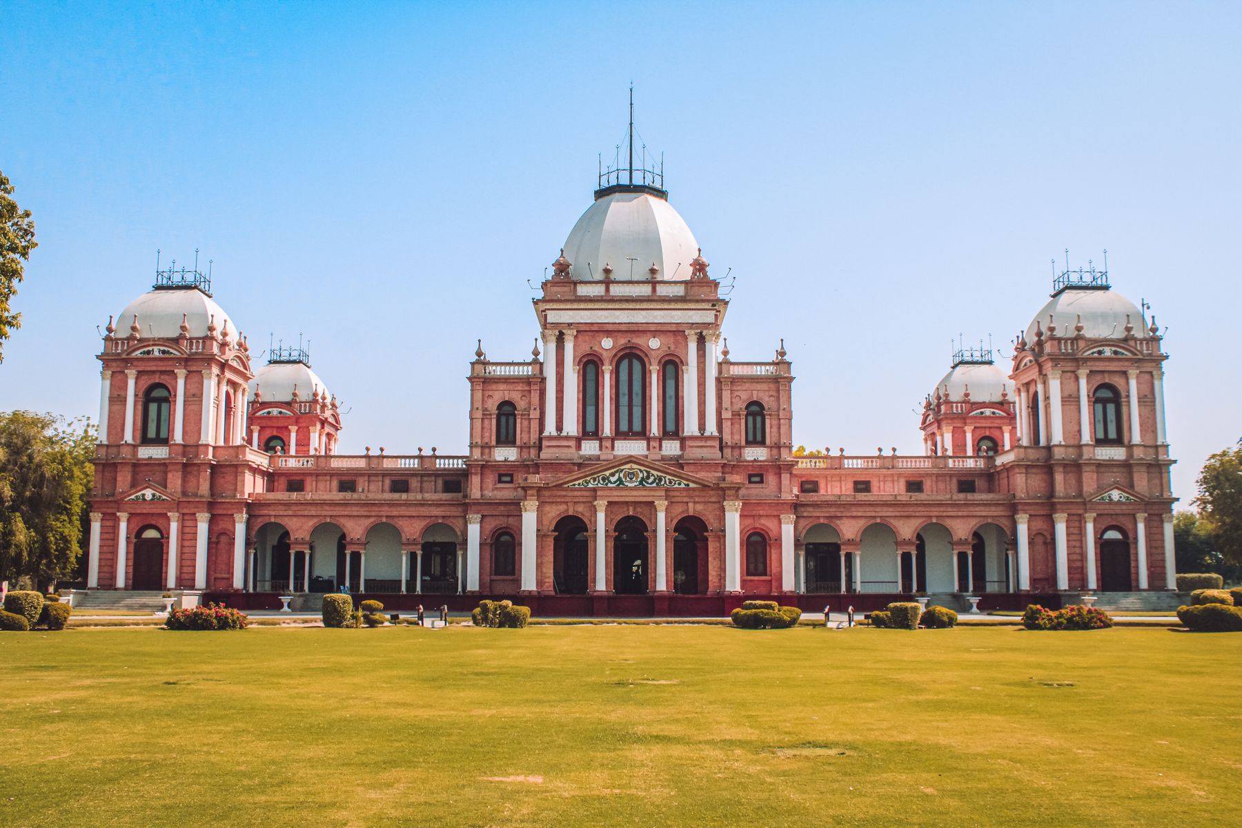 Experience the grandeur of Noor Mahal, a magnificent historical site in Bahawalpur, Pakistan.