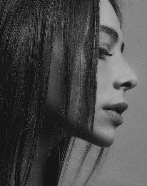 Free A captivating monochrome profile portrait of a woman in Kyiv, Ukraine. Stock Photo