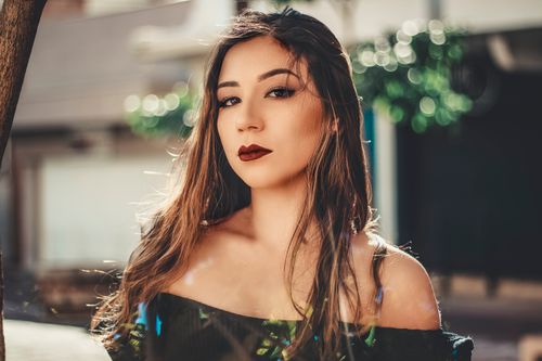 Free Close-up portrait of a woman with bold makeup in Londrina, Brazil. Stock Photo