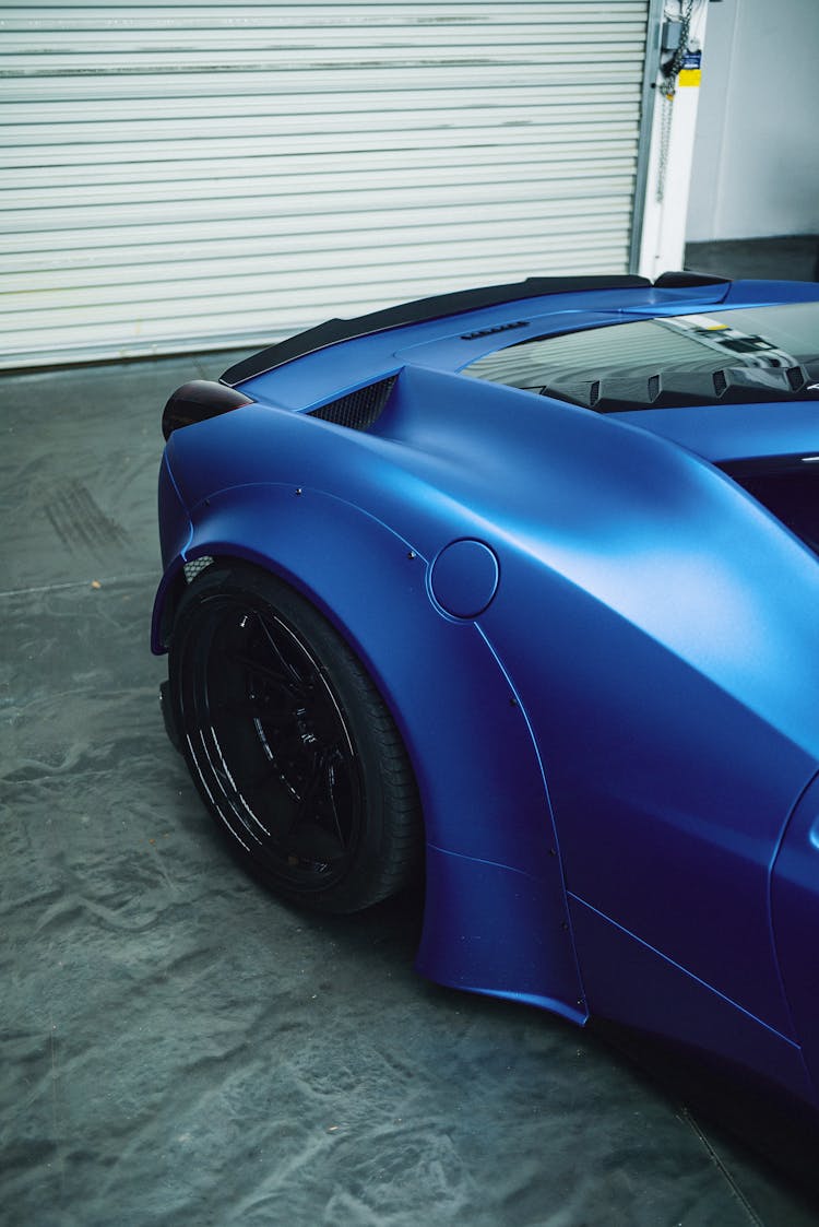 Details Of Stylish Posh Blue Sports Car