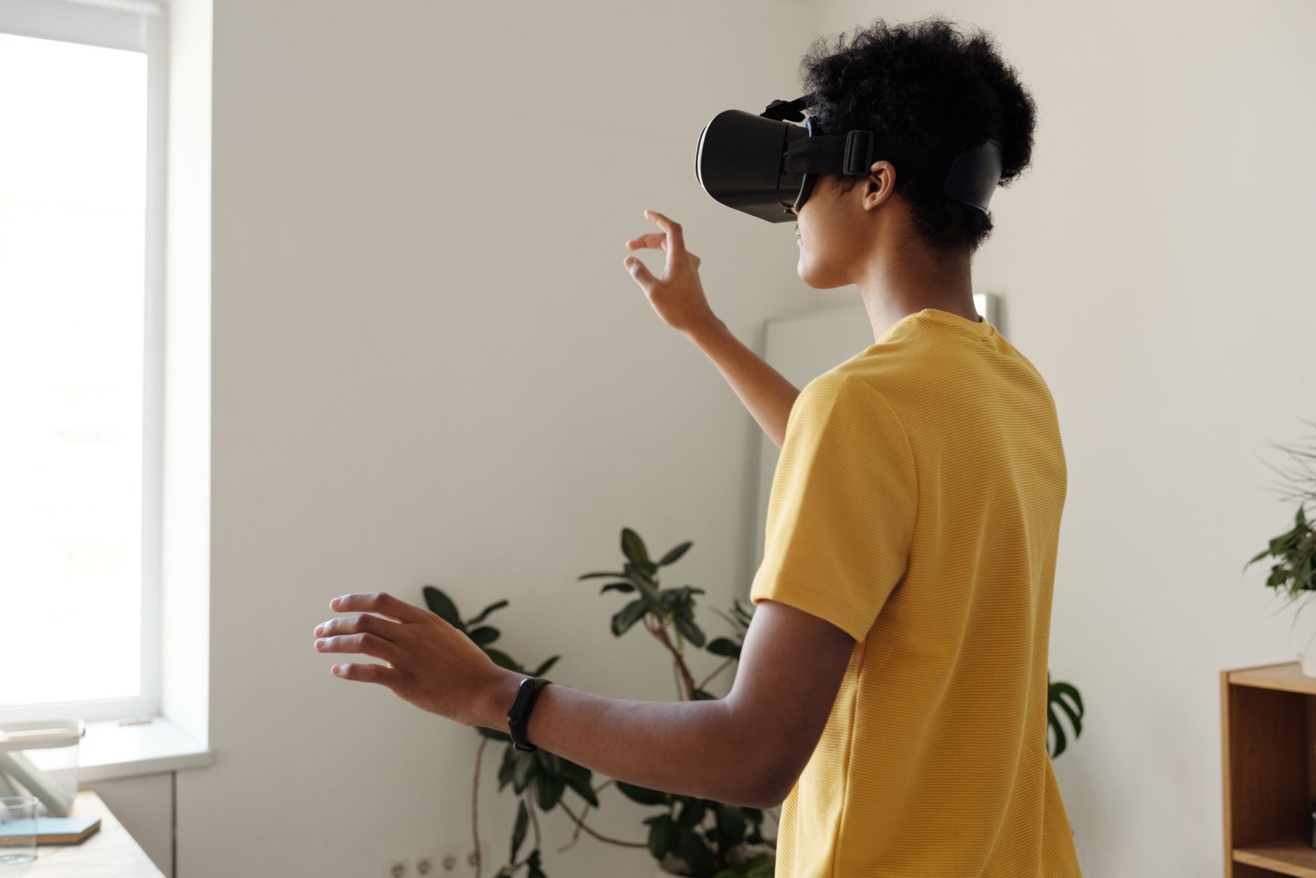 Accesoriul Virtual Boy de la Nintendo îți permite să joci Mario și Zelda în VR pe Switch 2