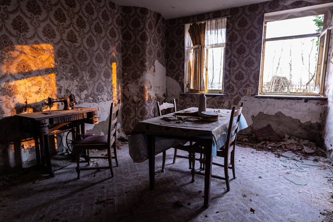 Free Abandoned Dirty Old House Stock Photo