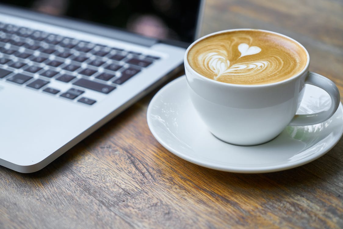 Tasse De Café Sur Soucoupe