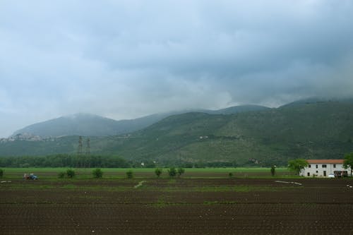 多雲的, 山丘, 農場 的 免費圖庫相片