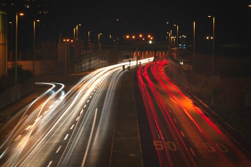 araba farları, çevre yolu, gece içeren Ücretsiz stok fotoğraf