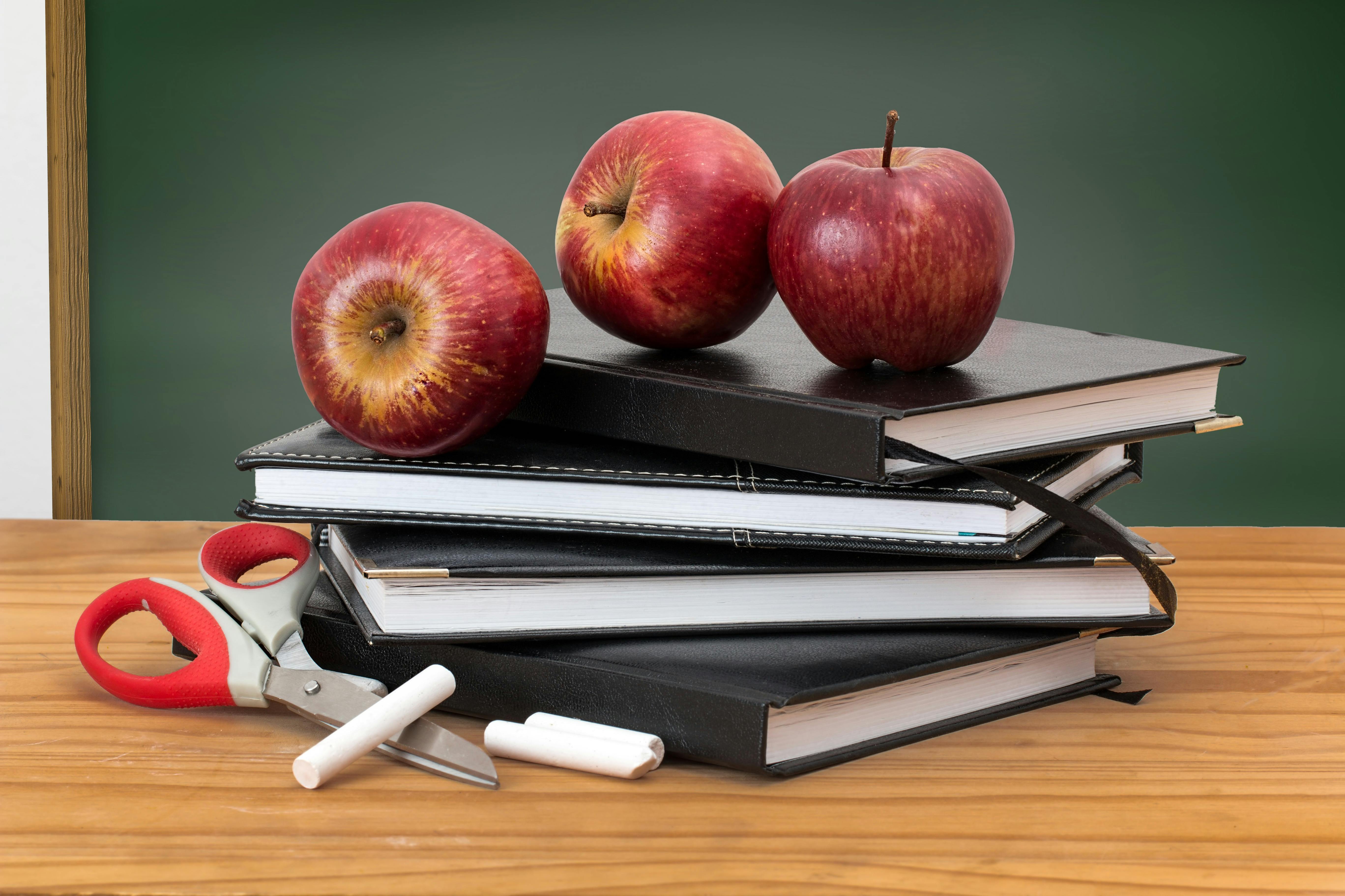 Free stock photo of apple, apples, blackboard