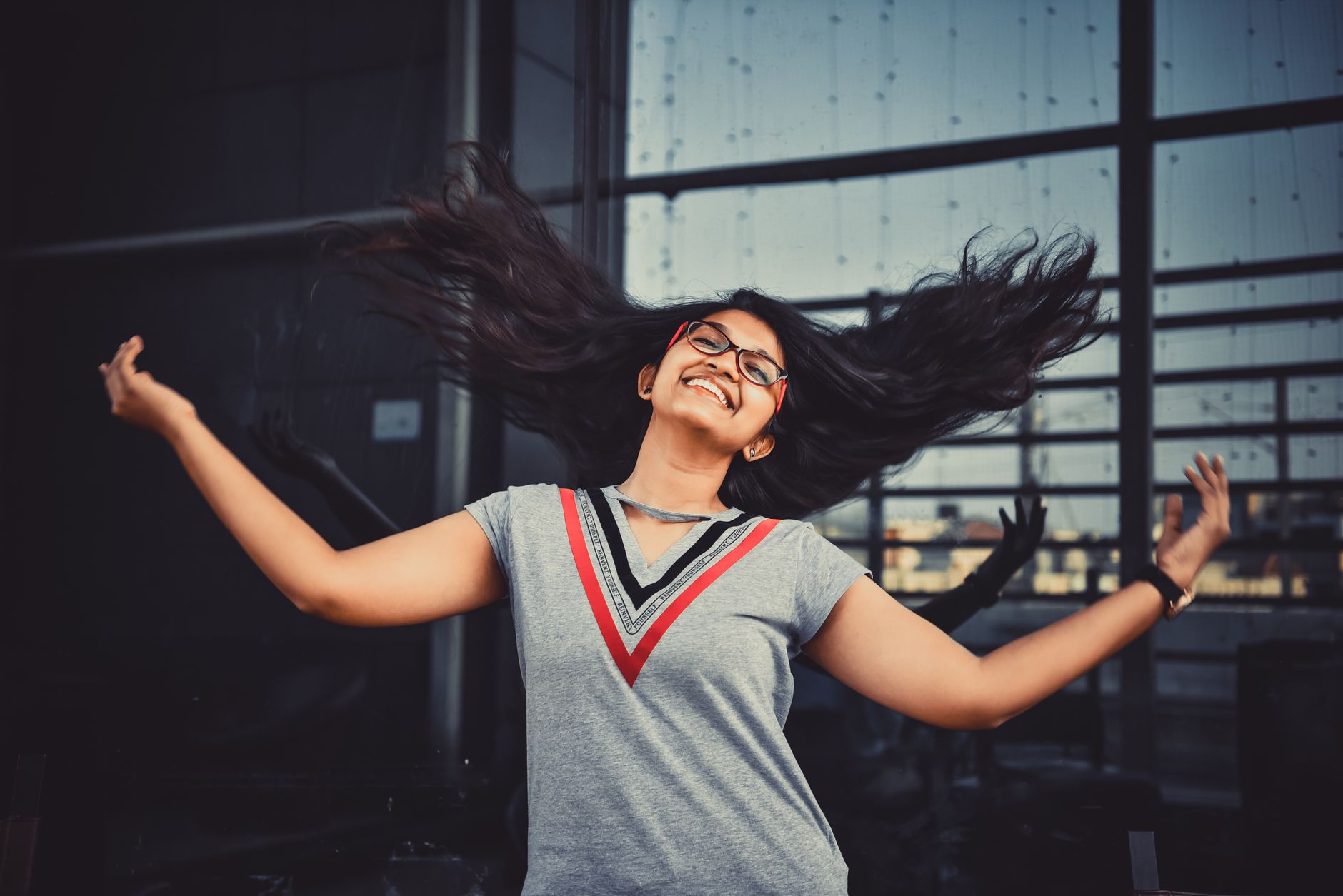 Tame Your Tresses: Effective Home Remedies for Frizzy Hair