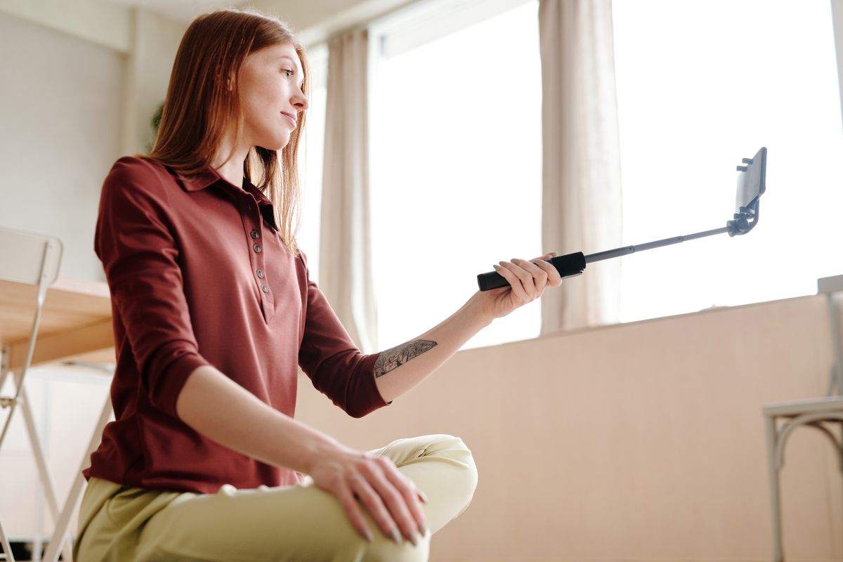 Vlogger using selfie stick