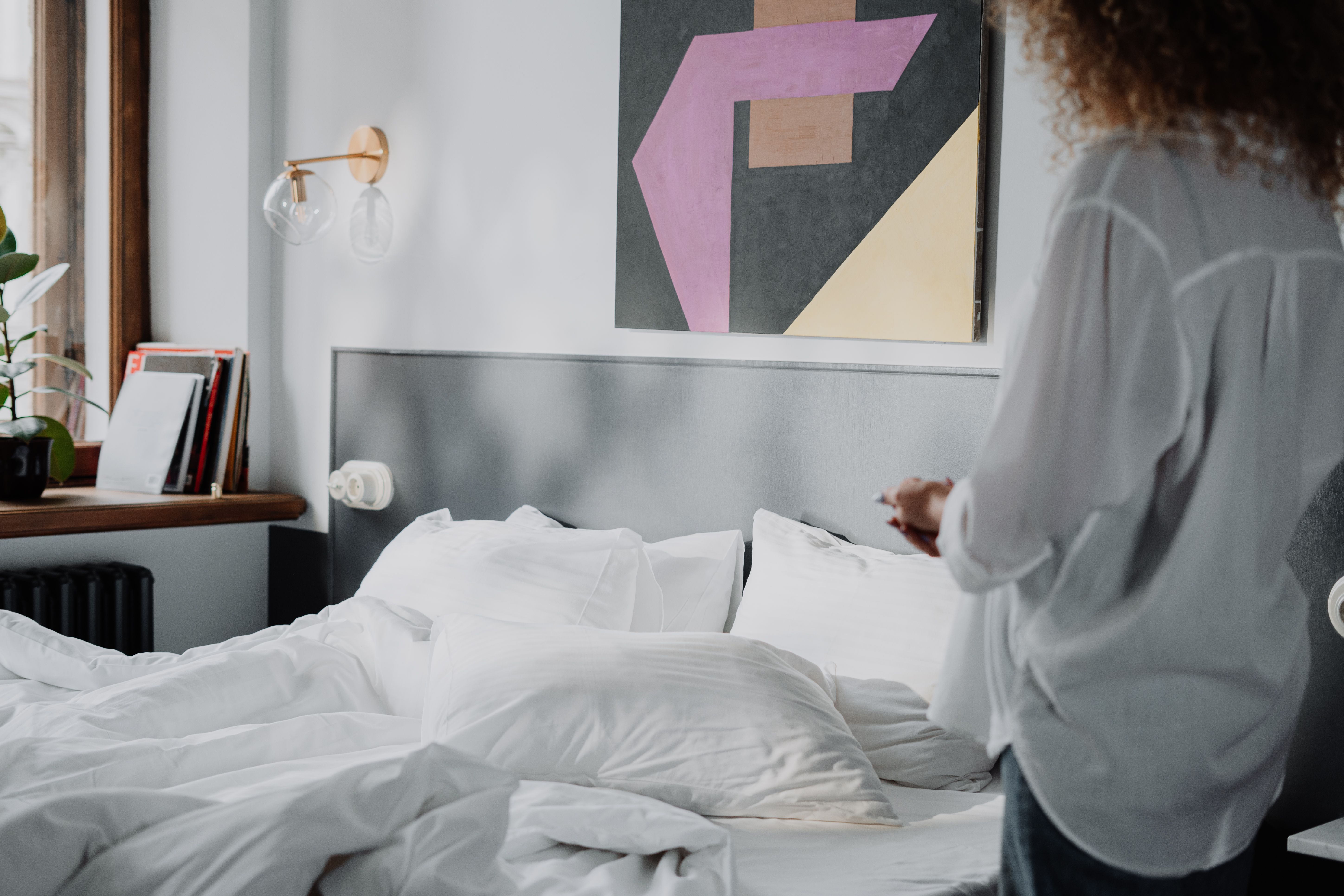Marriott Projects Weak Room Revenue Growth On Sluggish US Budget Travel Demand — Photo by cottonbro studio on Pexels