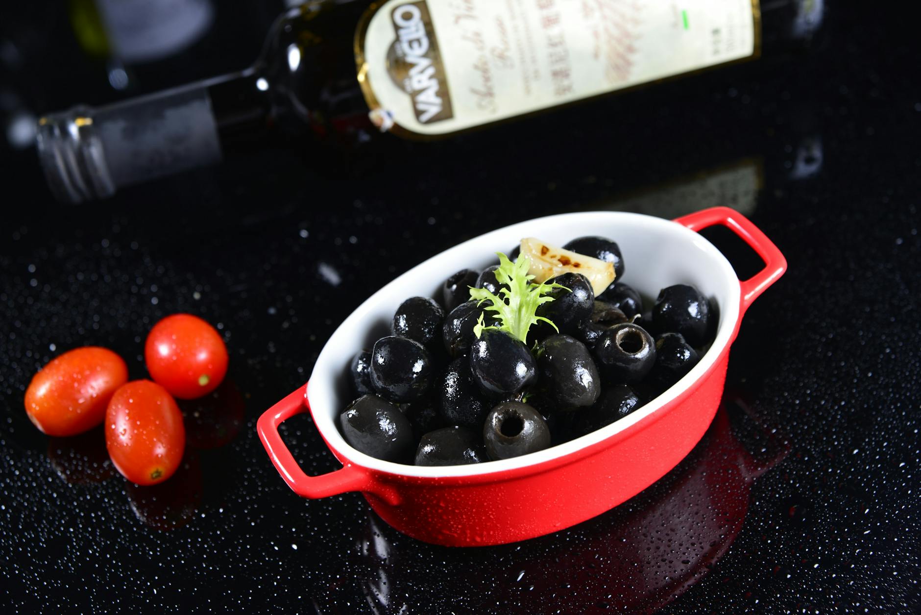 https://www.pexels.com/photo/berries-on-red-and-white-bowl-415340/