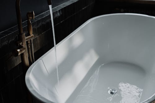 Free White Ceramic Bathtub With Water Stock Photo