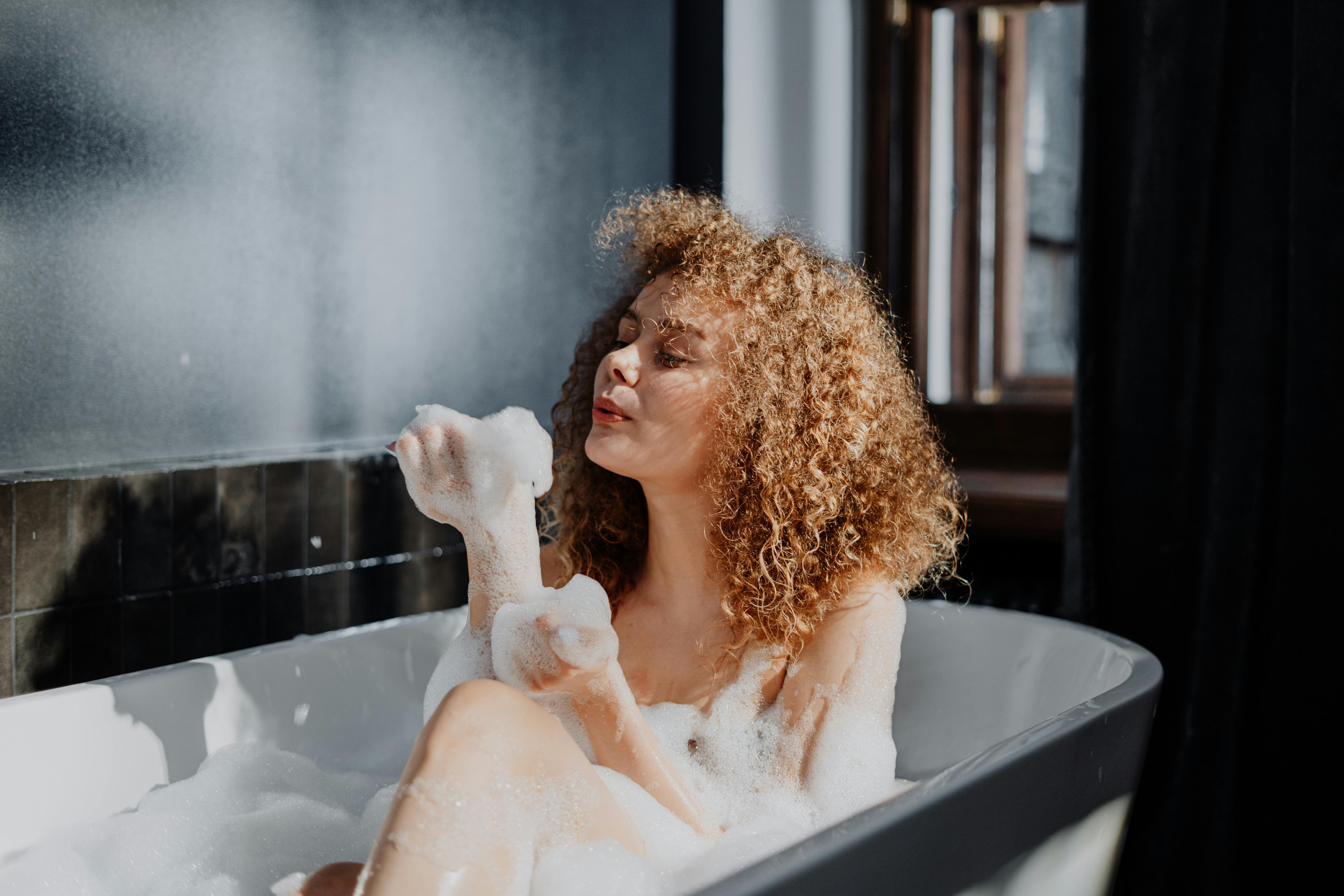 Woman in Bathtub With Water \u00b7 Free Stock Photo