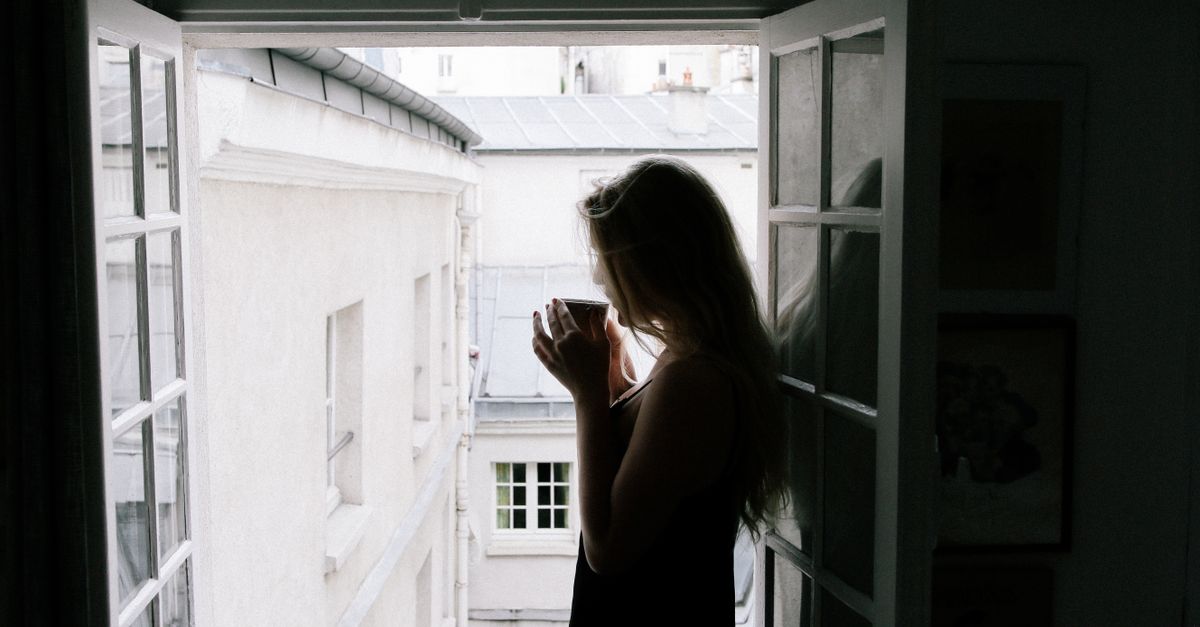 Flashbacks et hypervigilance : les symptômes du trauma expliqués
