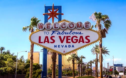 welcome to Las Vegas sign at night, time, Stock Video