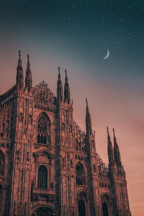 duomo di milano, 低角度拍攝, 哥特式建築 的 免費圖庫相片