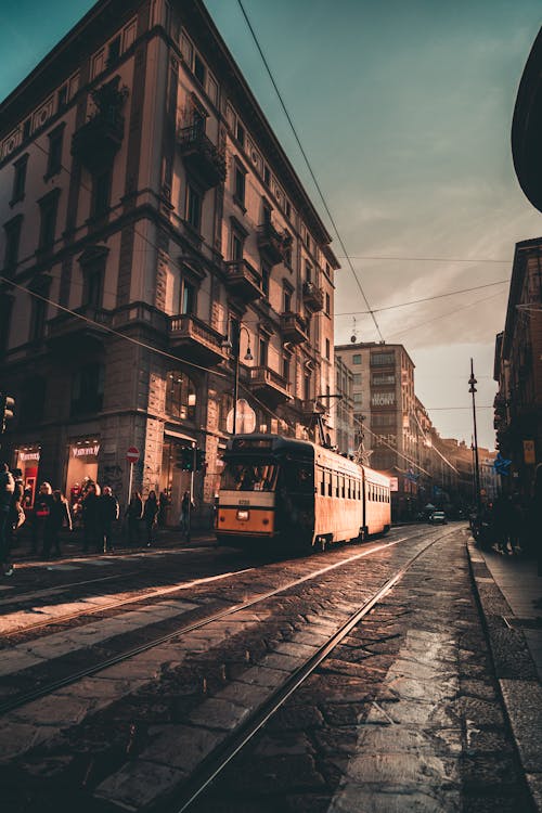 Foto profissional grátis de bonde, edifícios, linhas de bonde