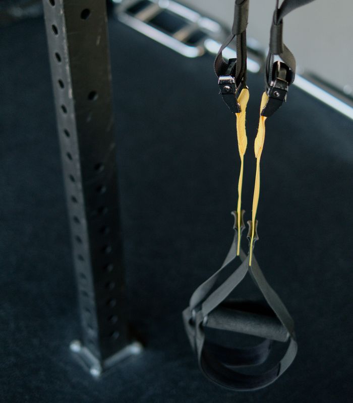 Detalhe de equipamento de academia, sem rostos