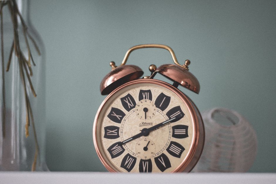 alarm, Analog kol saati, Antik içeren Ücretsiz stok fotoğraf