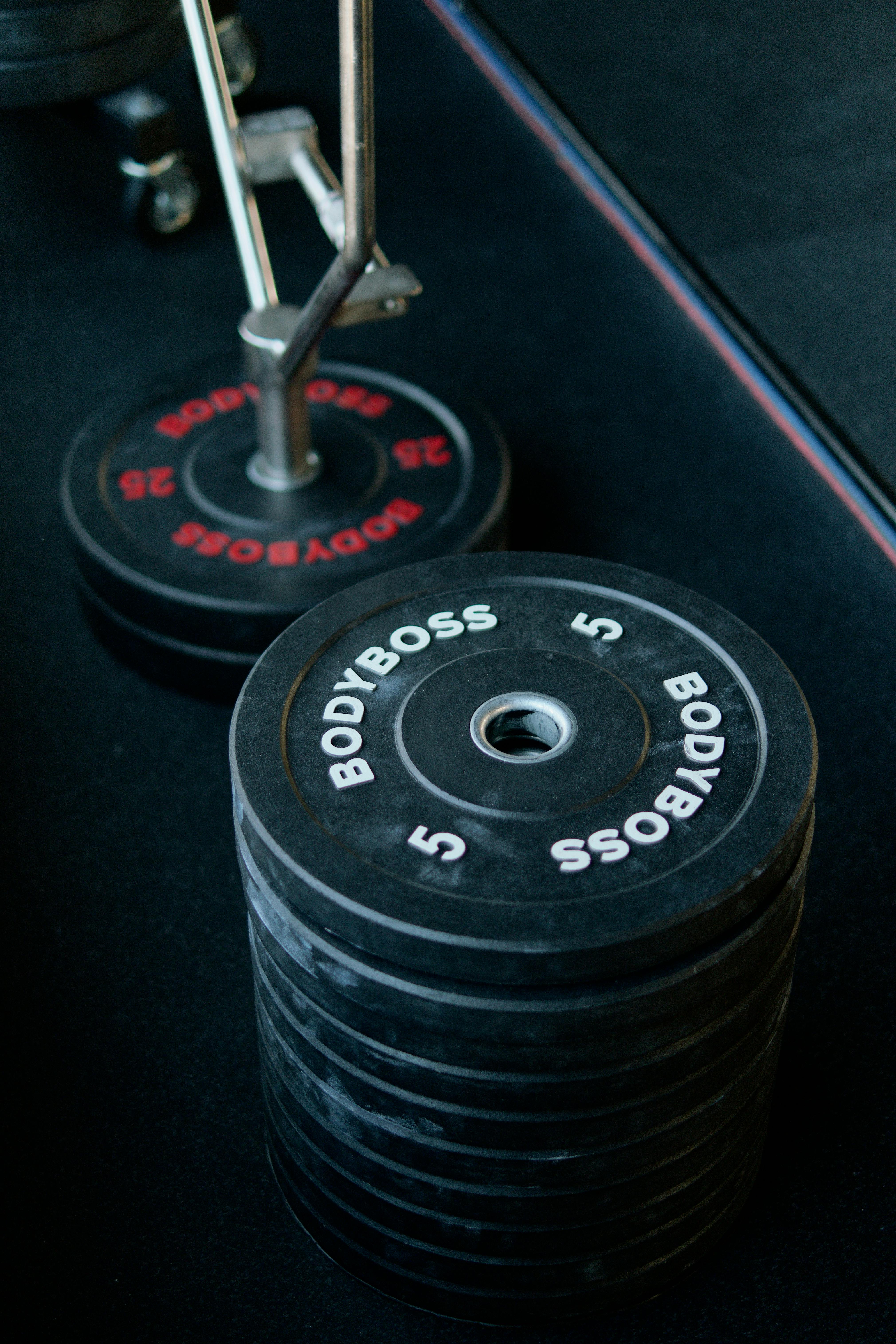 Foto de stock gratuita sobre equipación para hacer ejercicio, equipo de gimnasio, pesas