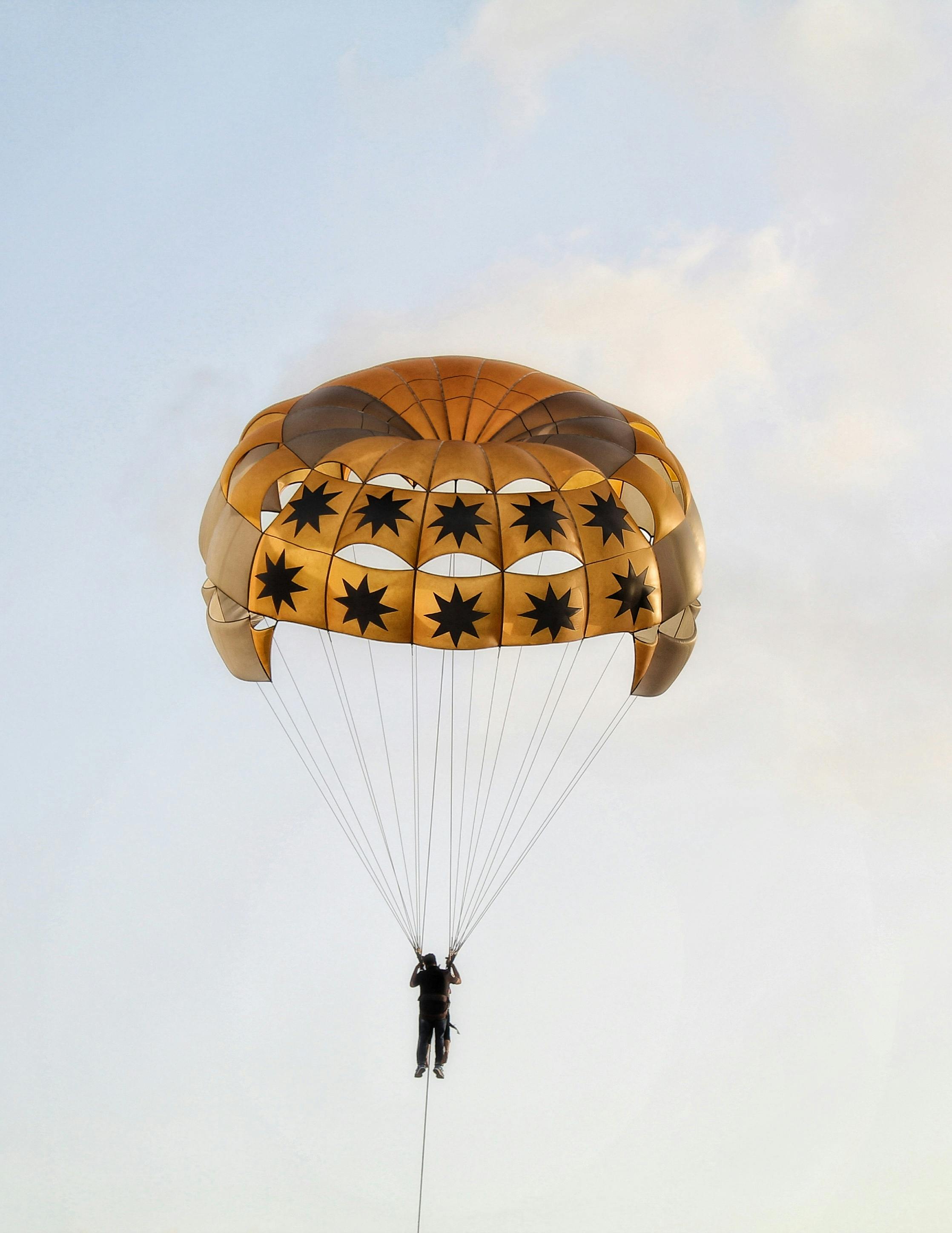 Person on parachute · Free Stock Photo