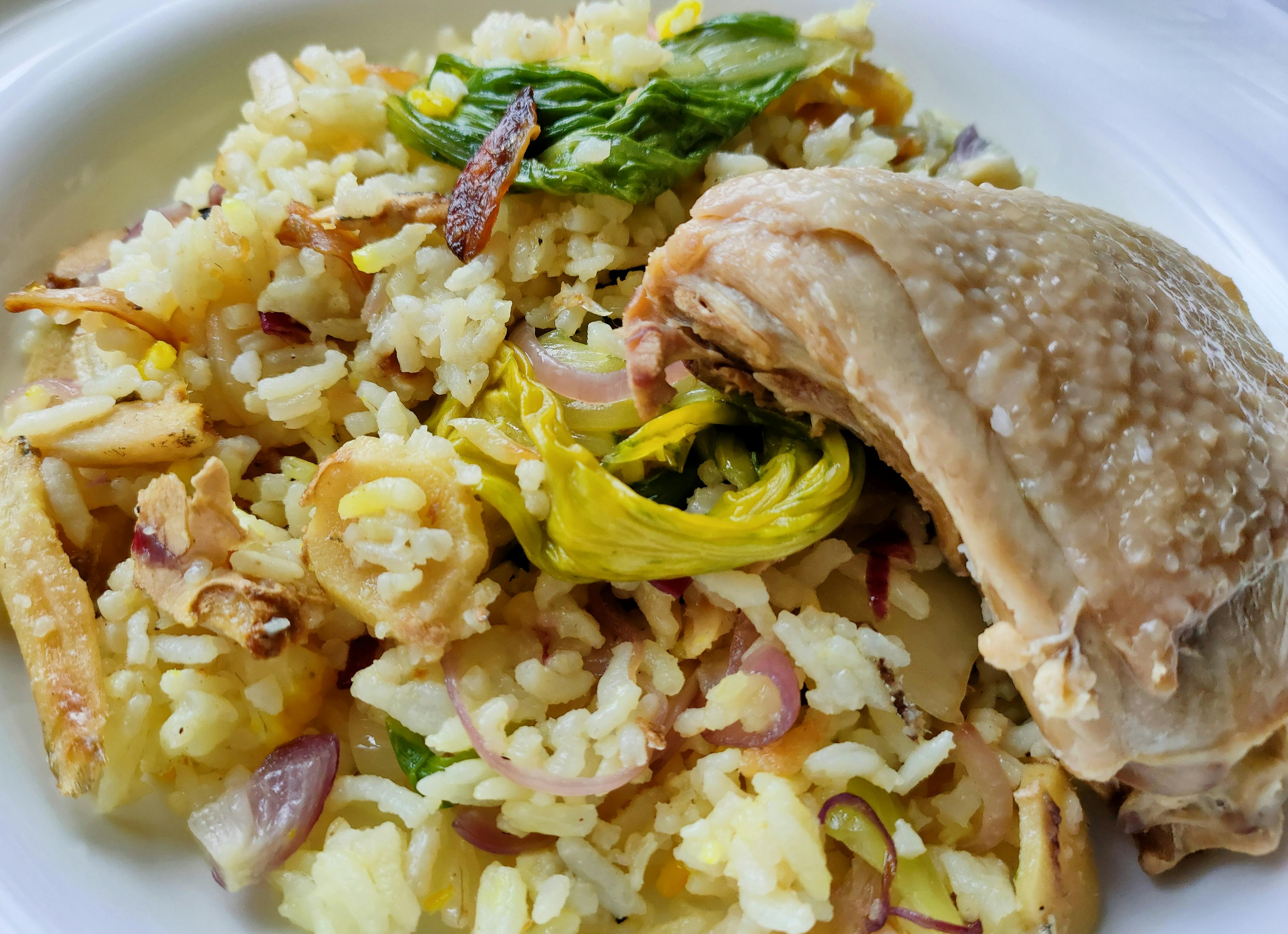 Personne faisant des crunchs pour travailler le grand droit de l'abdomen