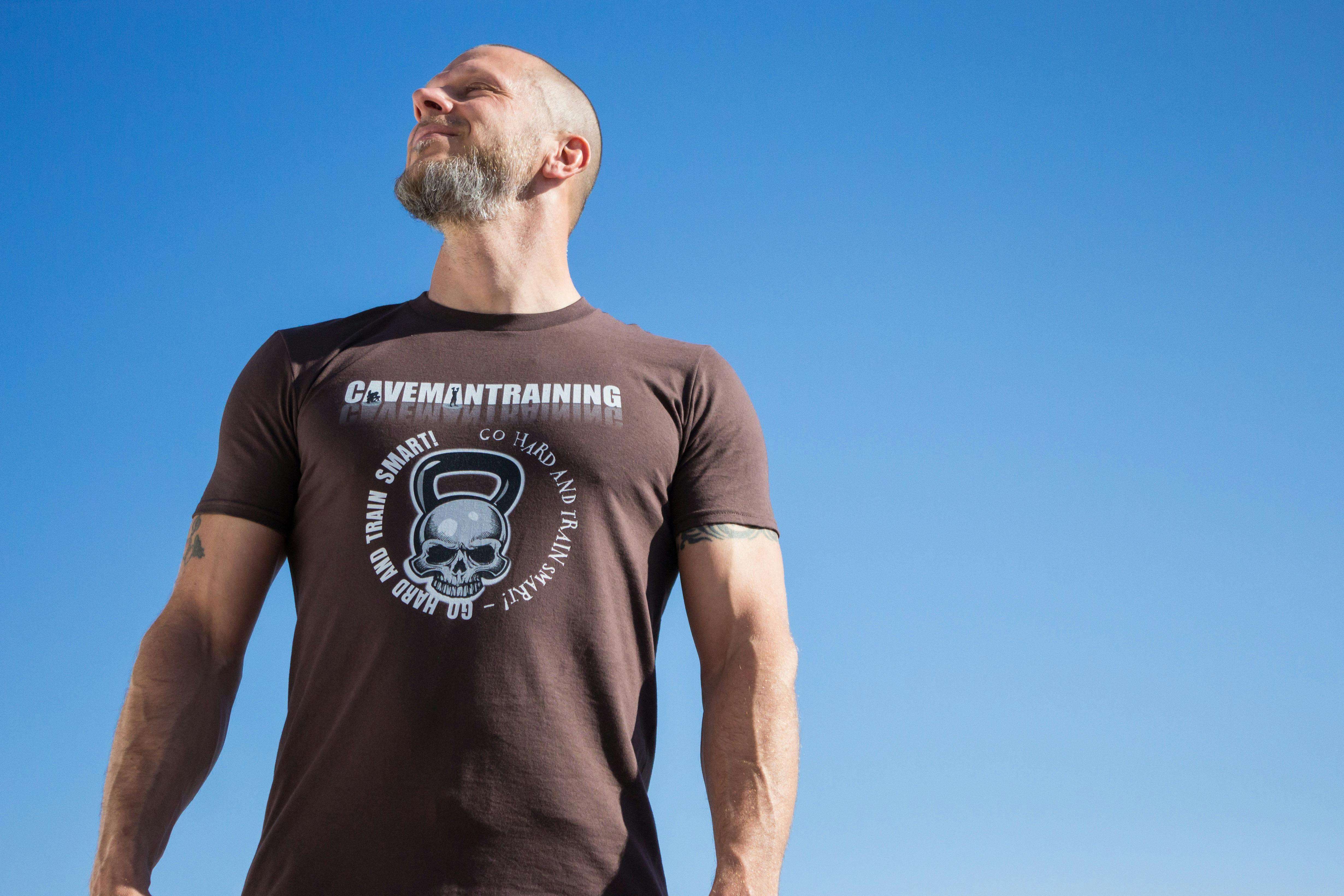 125cc運動型速克達的正面特寫，顯示車頭設計與車燈細節