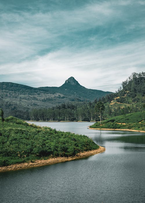 Gratis arkivbilde med blå himmel, fjell, innsjø