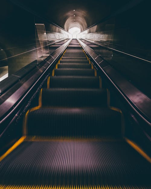 Photographie En Contre Plongée De L'escalator