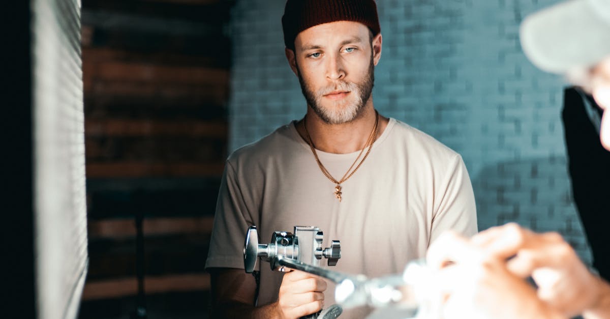 ilustrasi videografer mengarahkan talent di lokasi syuting