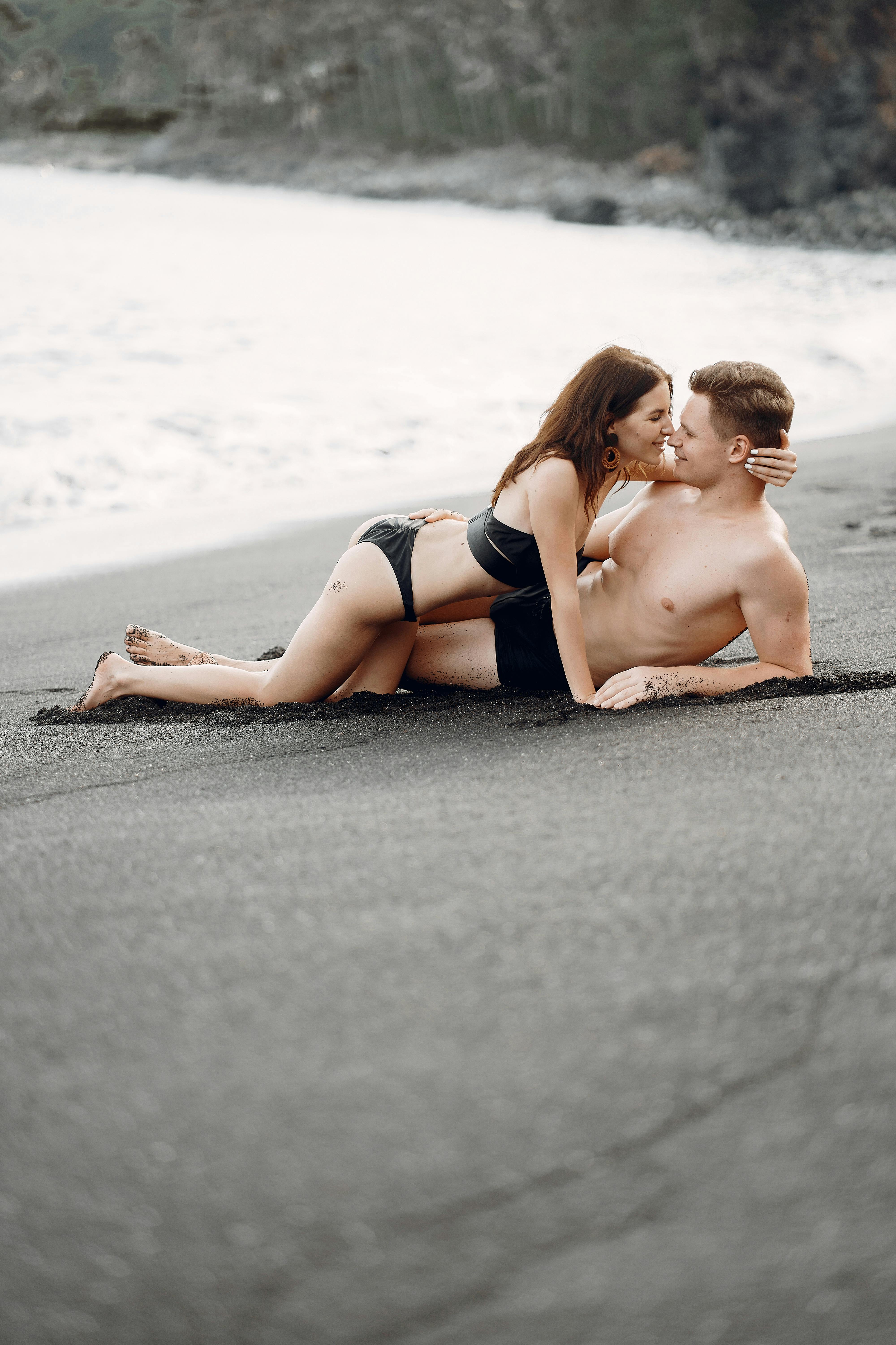 Couple, free upper part of the Body, caress, portrait, model