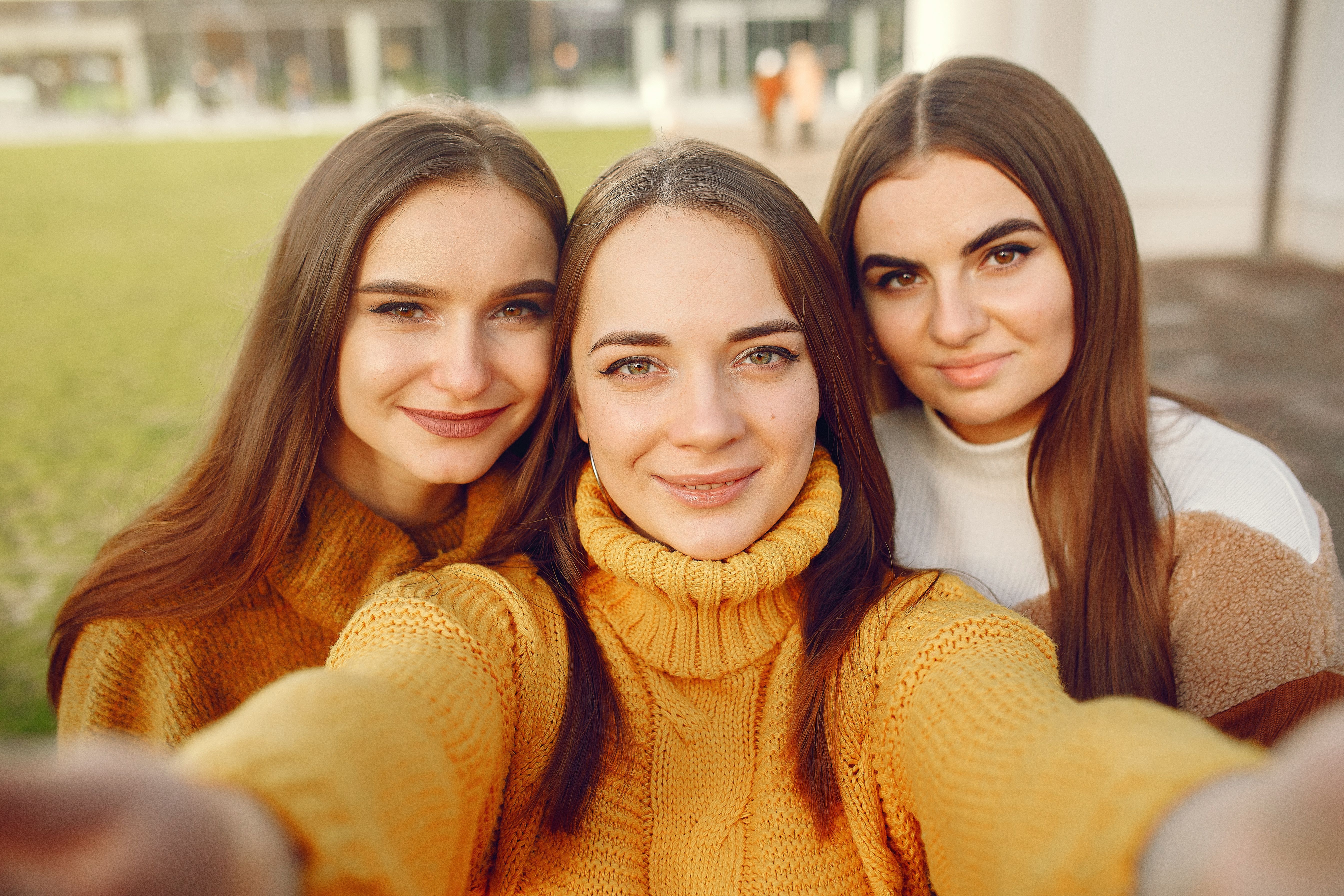 After Some ‘Pretty Terrible’ Ideas, These Friends Started a College Side Hustle That Made $10K in 30 Days: ‘I Carry My Laptop
