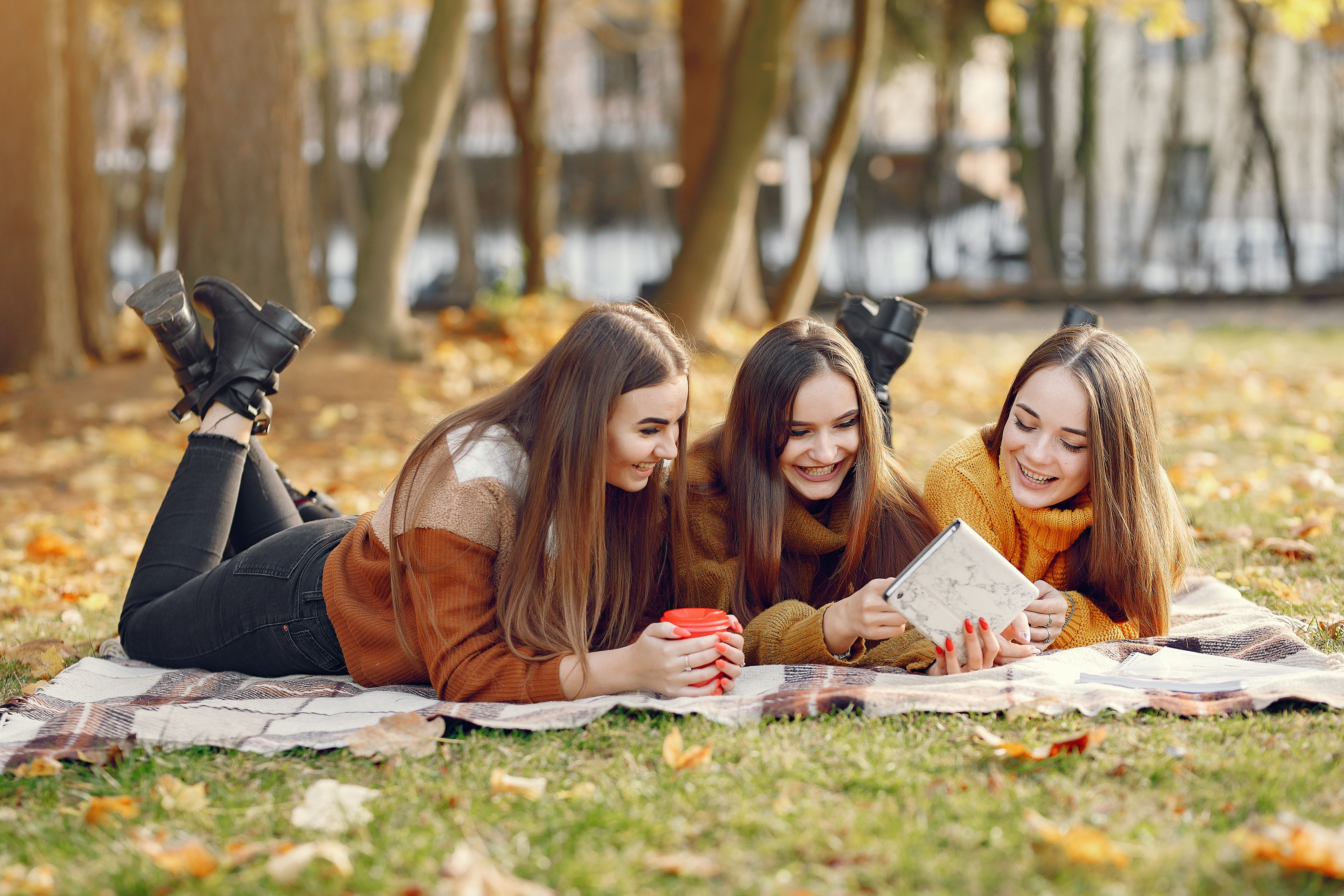 girls-outdoor-pexels
