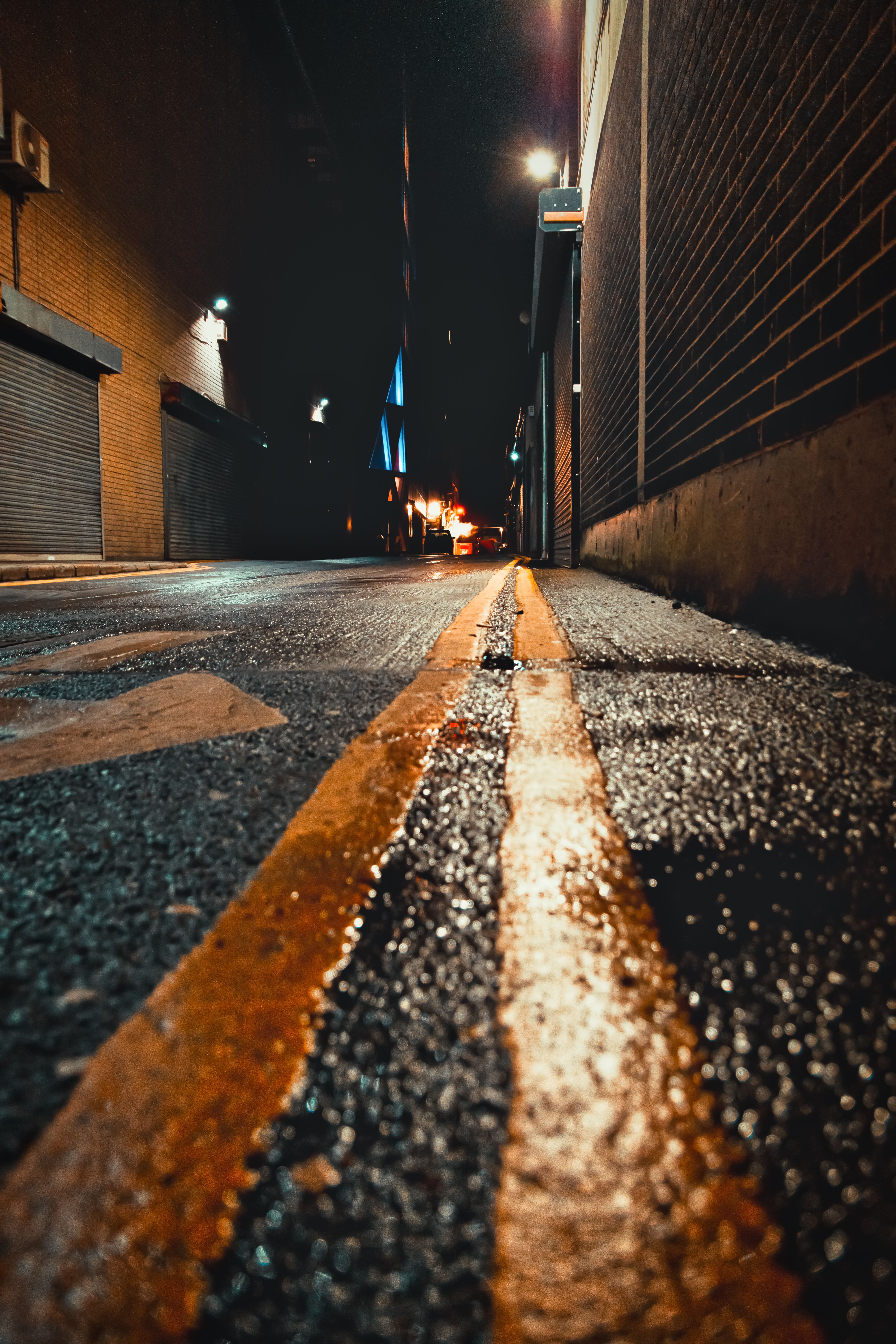 Cómo convertir un paseo por la ciudad en un encuadre editorial — qué es una toma en ángulo bajo en fotografía