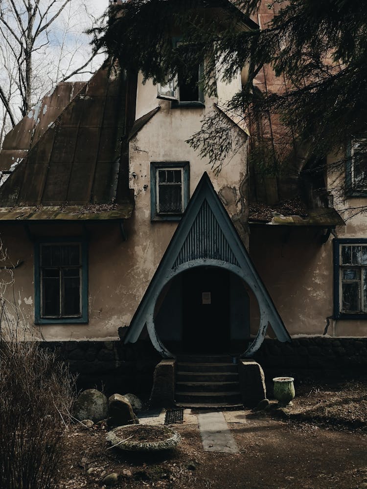 Eccentric Abandoned House 