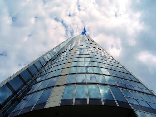 Edificio A Pannelli Di Vetro Blu