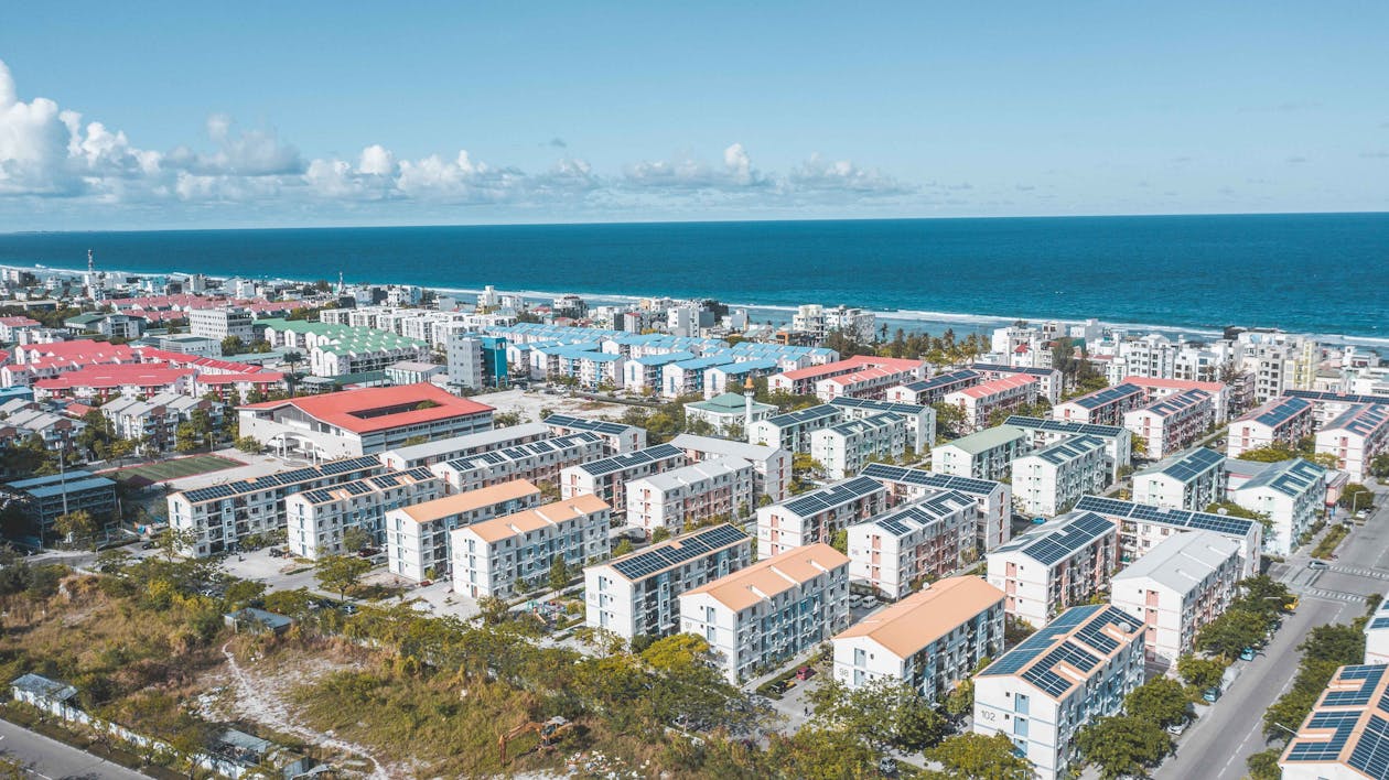 Modern housing complex exteriors near ocean with horizon · Free Stock Photo Modern housing complex exteriors near ocean with horizon · Free Stock Photo