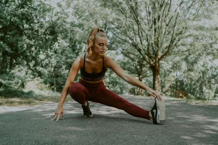 Flexible Sportswoman Doing Lunges Forward Exercise