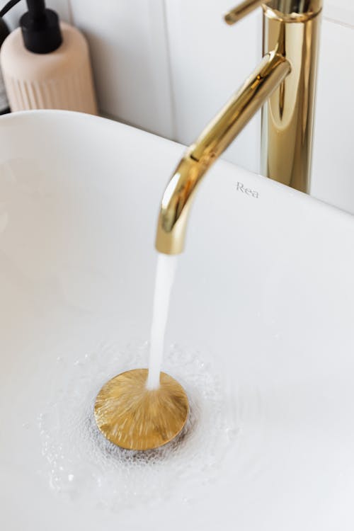 Free Close Up Photo of a Gold Faucet Stock Photo