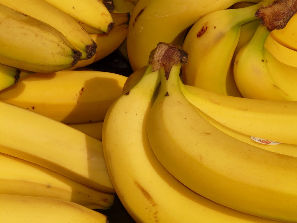 https://images.pexels.com/photos/41957/banana-fruit-healthy-yellow-41957.jpeg?auto=compress&cs=tinysrgb&h=750&w=1260