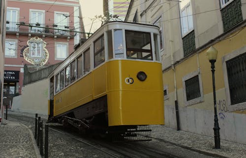 Immagine gratuita di amarelo, cidade, modo di trasporto